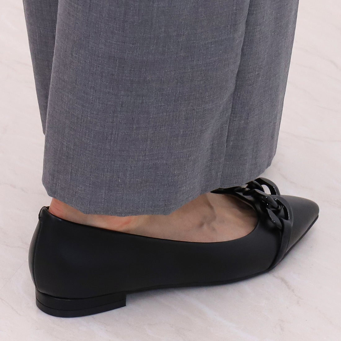 アルテミス バイ ダイアナ artemis by DIANA チェーンモチーフフラット