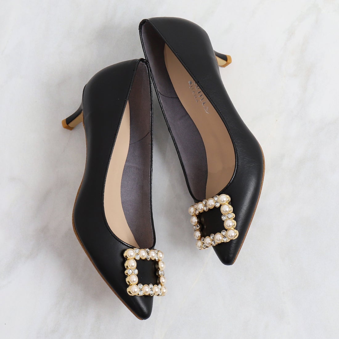 アルテミス バイ ダイアナ artemis by DIANA パールビジューバックル