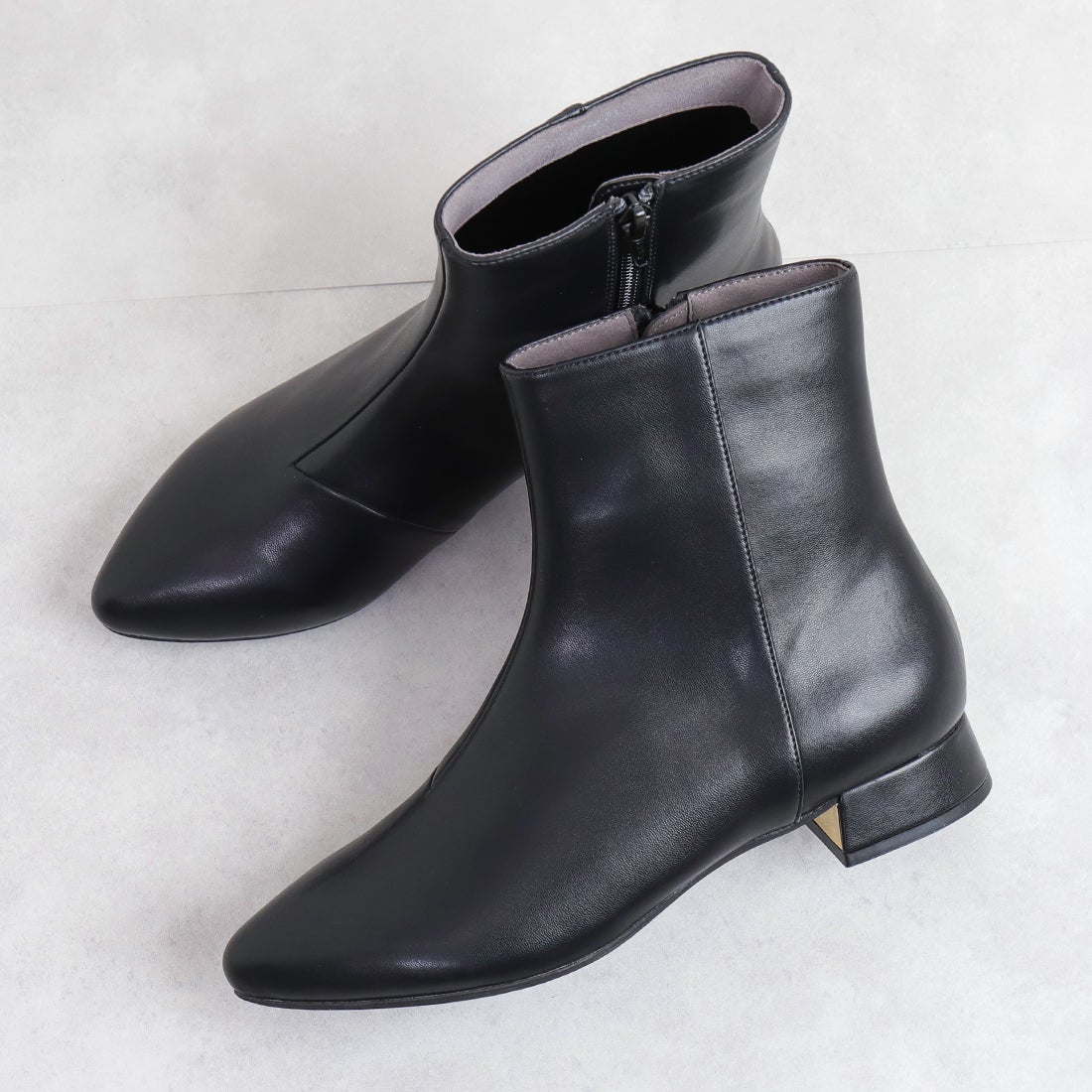 アルテミス バイ ダイアナ artemis by DIANA メタルプレートヒール