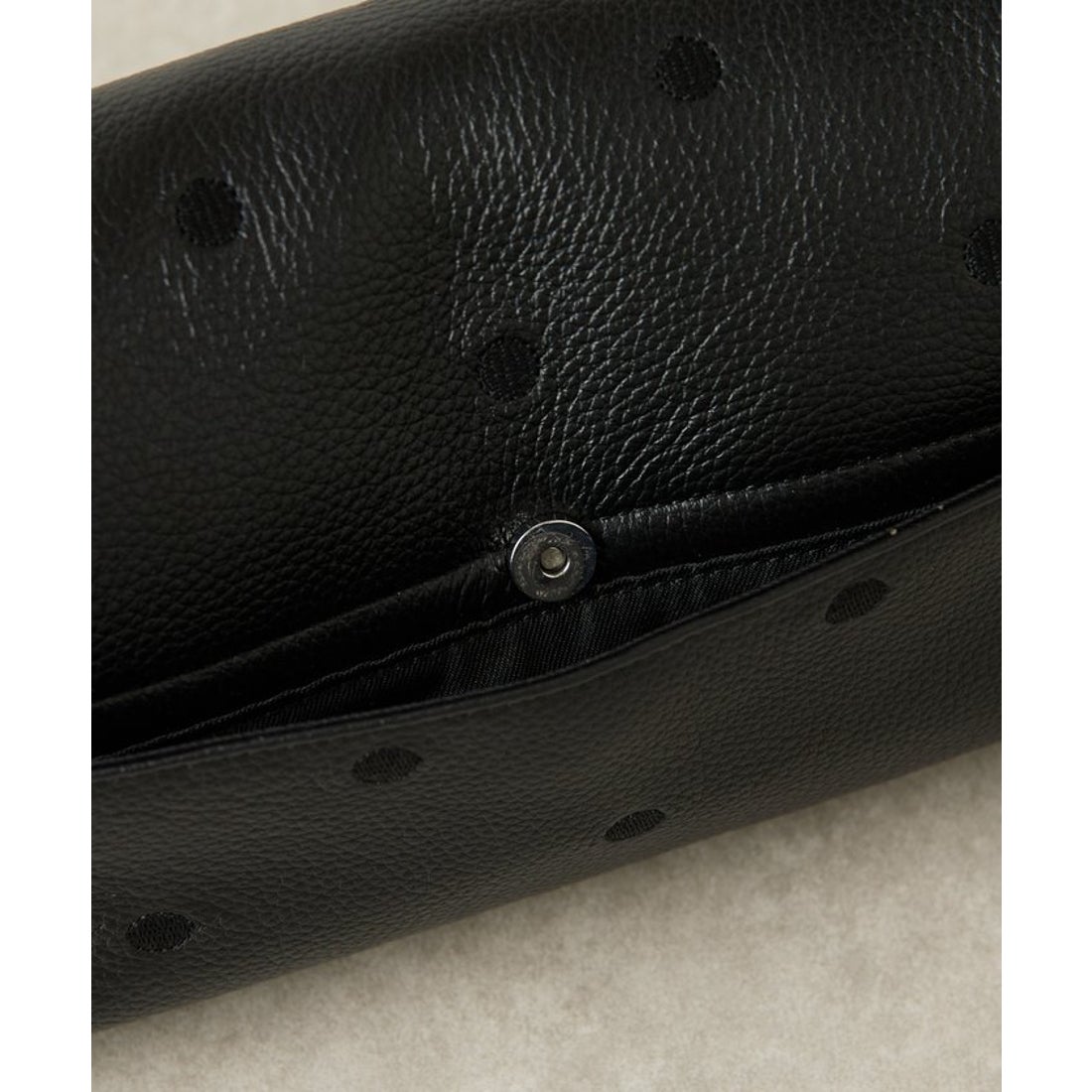 ビアズリー BEARDSLEY ドットボディバッグ （black） - ファッション