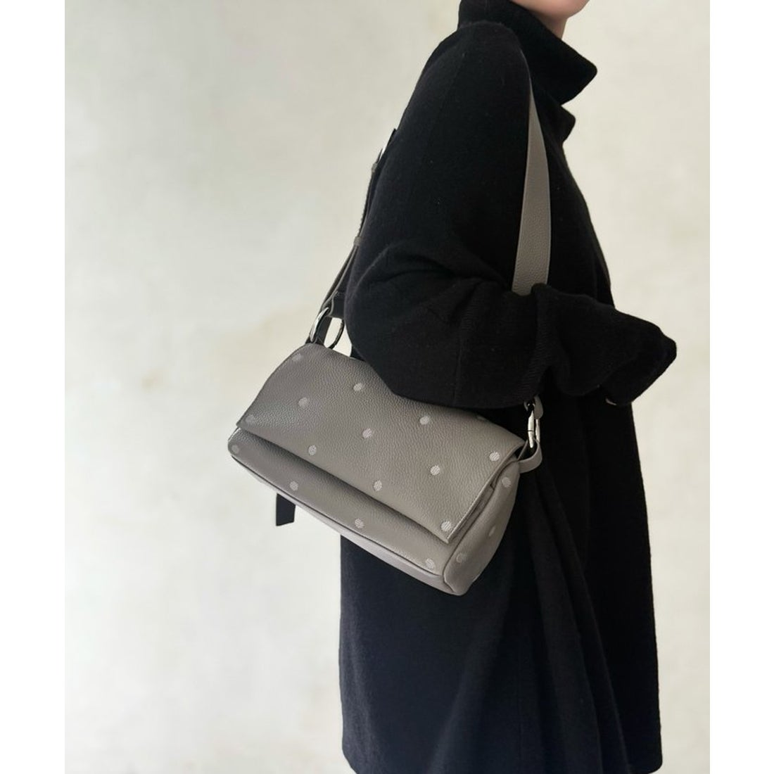 ビアズリー BEARDSLEY ドットボディバッグ （black） - ファッション