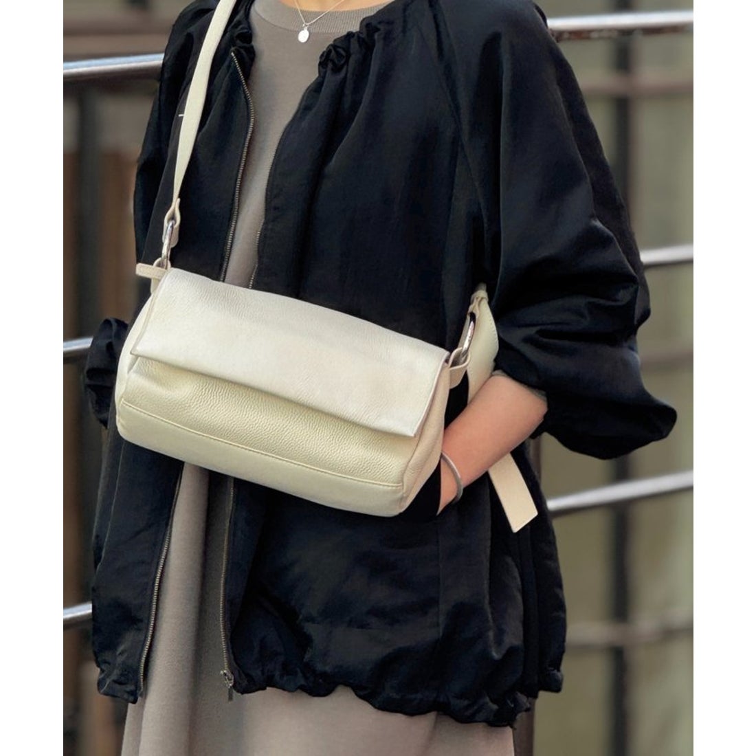 ビアズリー BEARDSLEY ボディバッグ （ivory） - ファッション通販 d