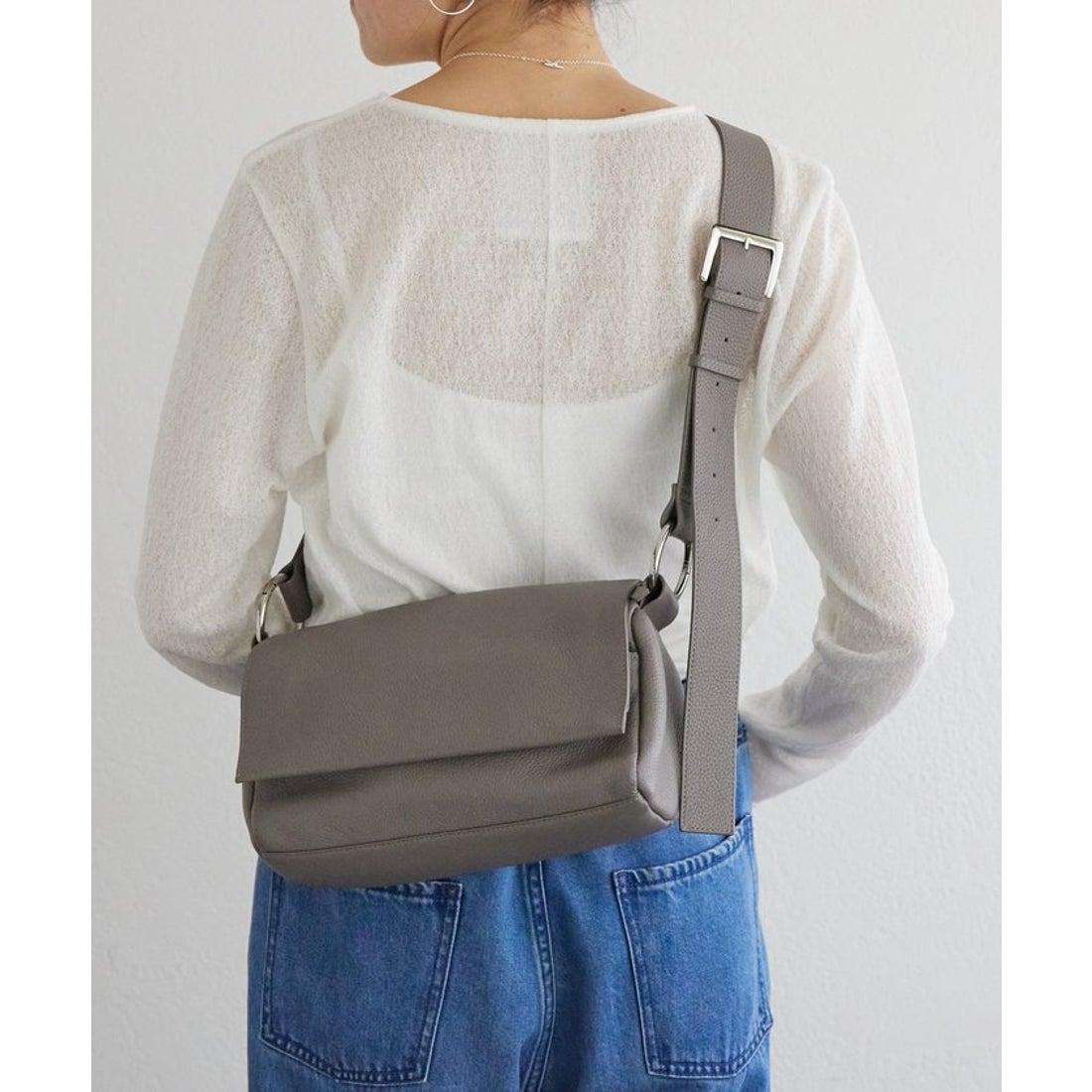 ビアズリー BEARDSLEY レザーボディバッグ （black） - ファッション