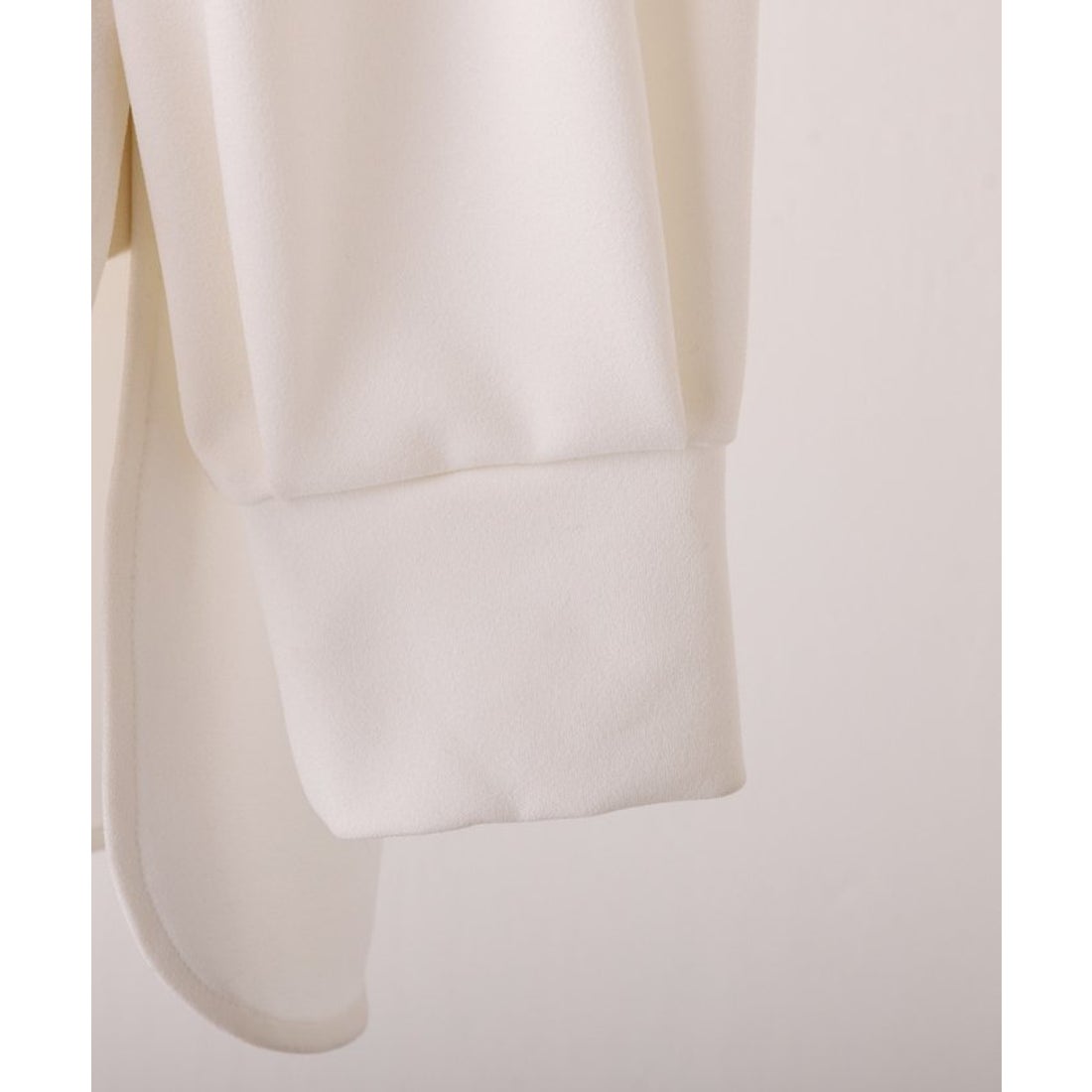 ビアズリー BEARDSLEY 《9/22(月) 18時－ホワイト予約開始》Tブラウス