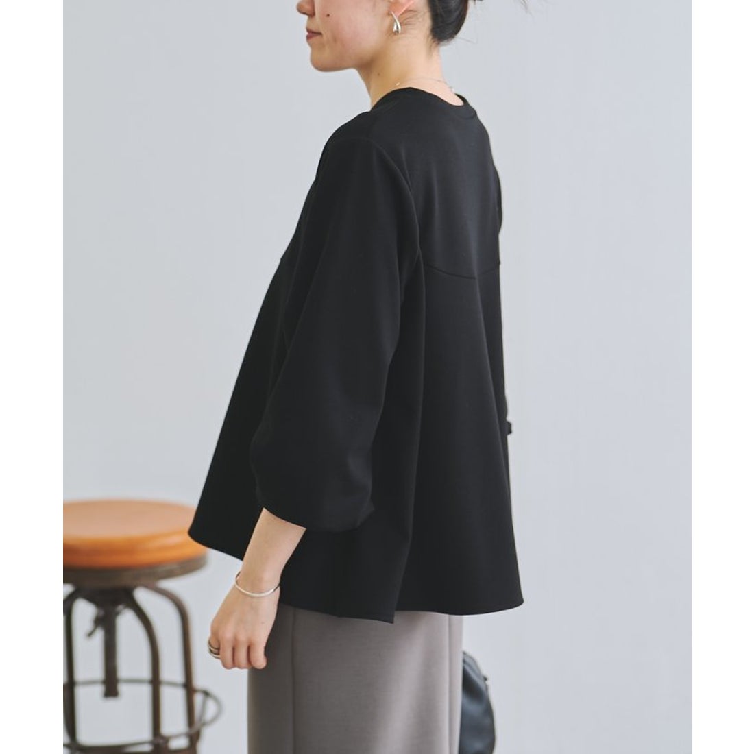 ビアズリー BEARDSLEY フレアプルオーバー （black） -ファッション