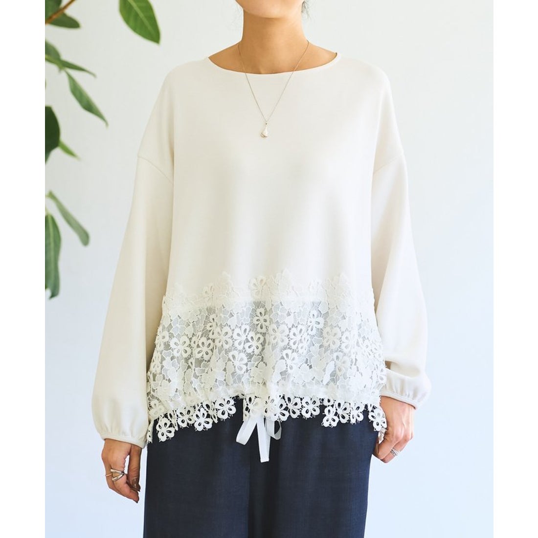 ビアズリー BEARDSLEY ダンボール裾レースプルオーバー （white