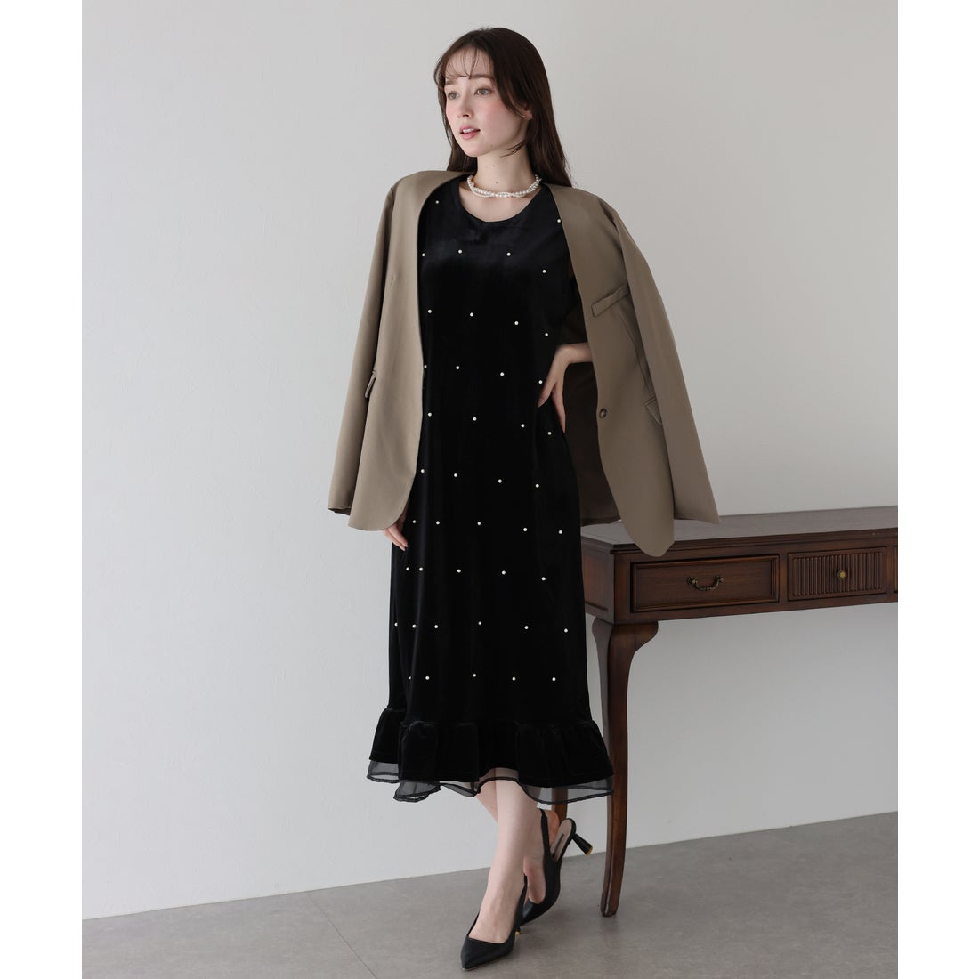 ブルーイースト BLUEEAST パール付きベロアワンピース （ブラック