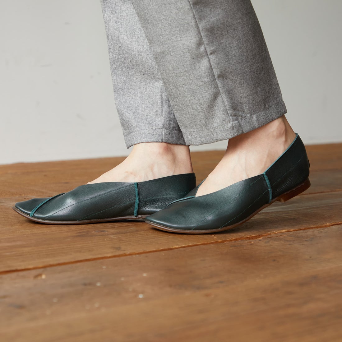 クリー ラボキゴシ Creer RABOKIGOSHI Vカットラインレザーフラット