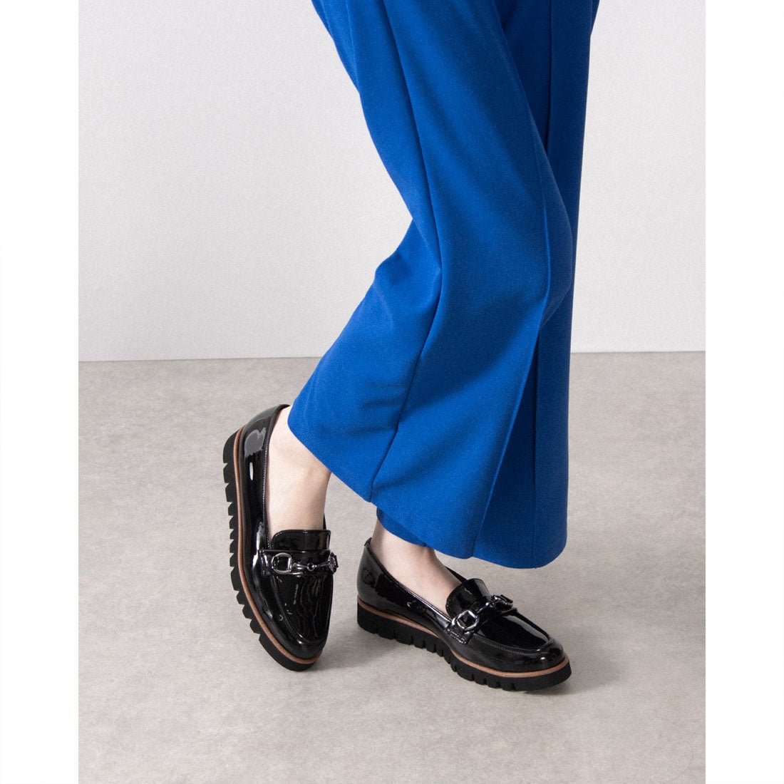 ダイアナ DIANA フラットパンプス （黒人工エナメル） -靴