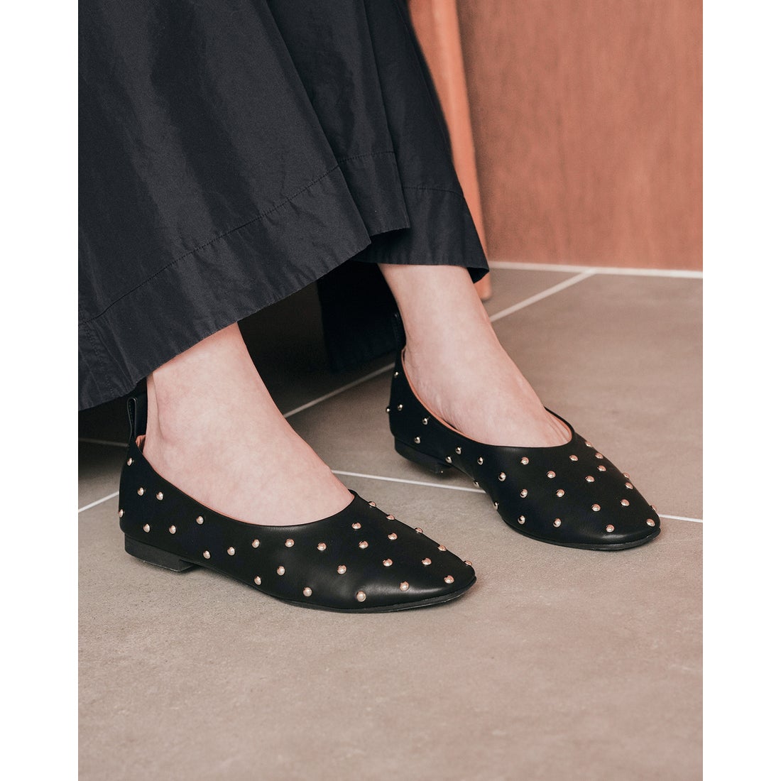 エマ フランシス Emma Francis フラット スタッズパンプス （ブラック