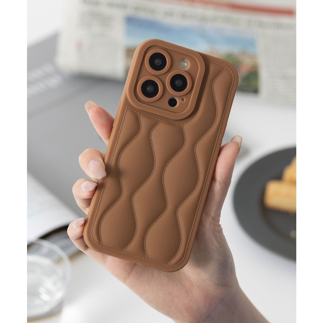 エモニーク emonique オニオンキルトデザイン PUレザー iPhoneケース