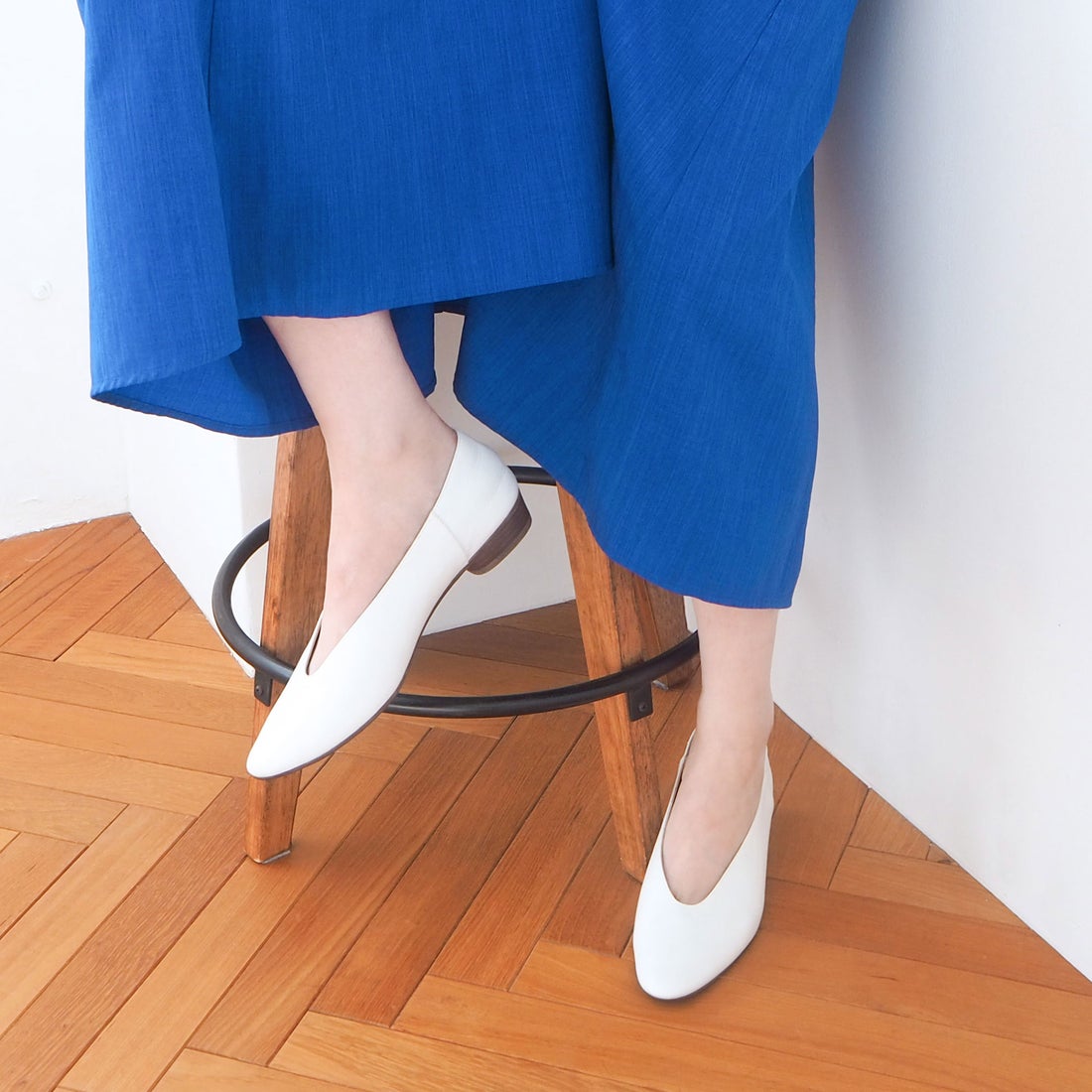 本革ソフトレザーVカットバブーシュ （アイボリー） -エンチャンテッド