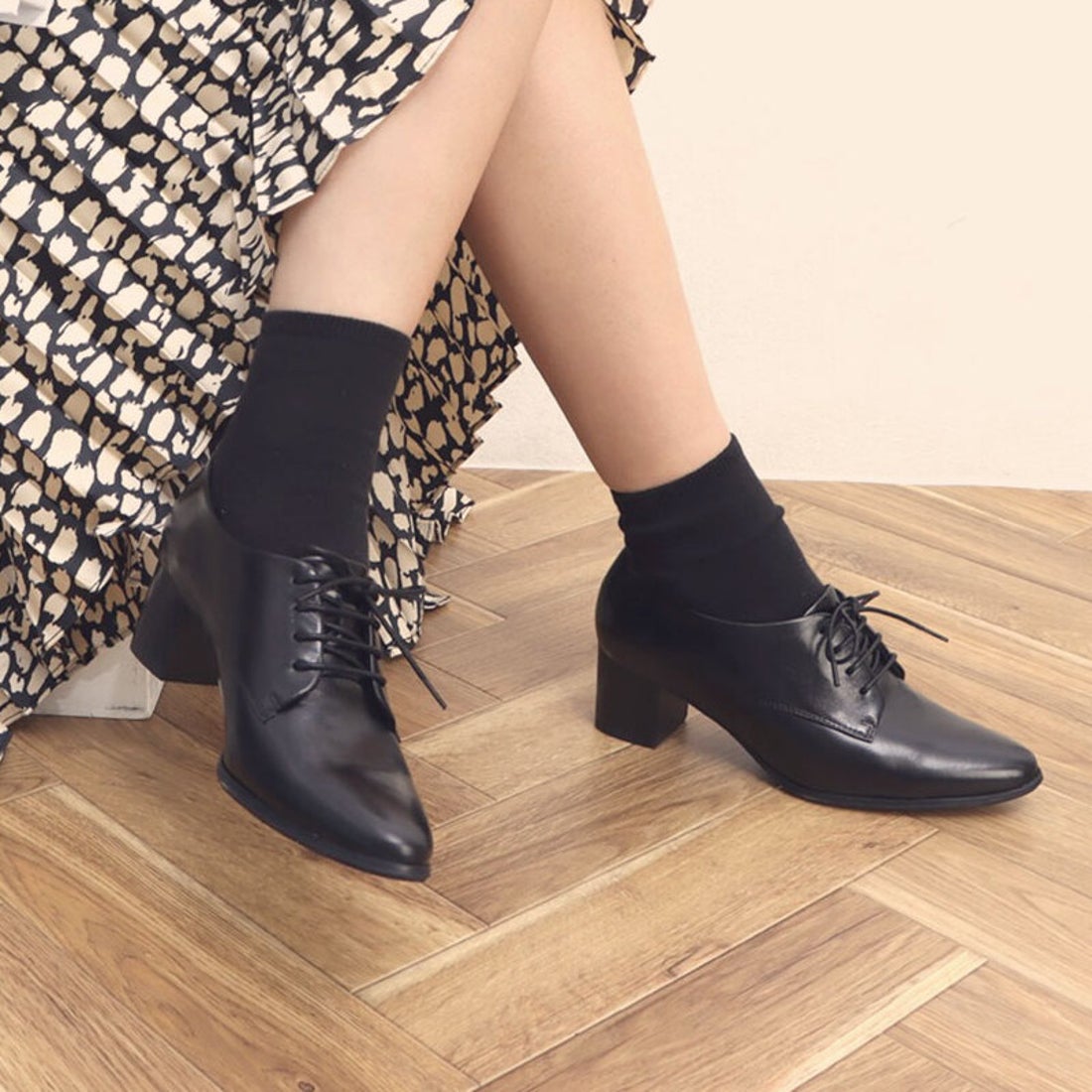 本革ポインテッドレースアップシューズ （ブラック） -エンチャン