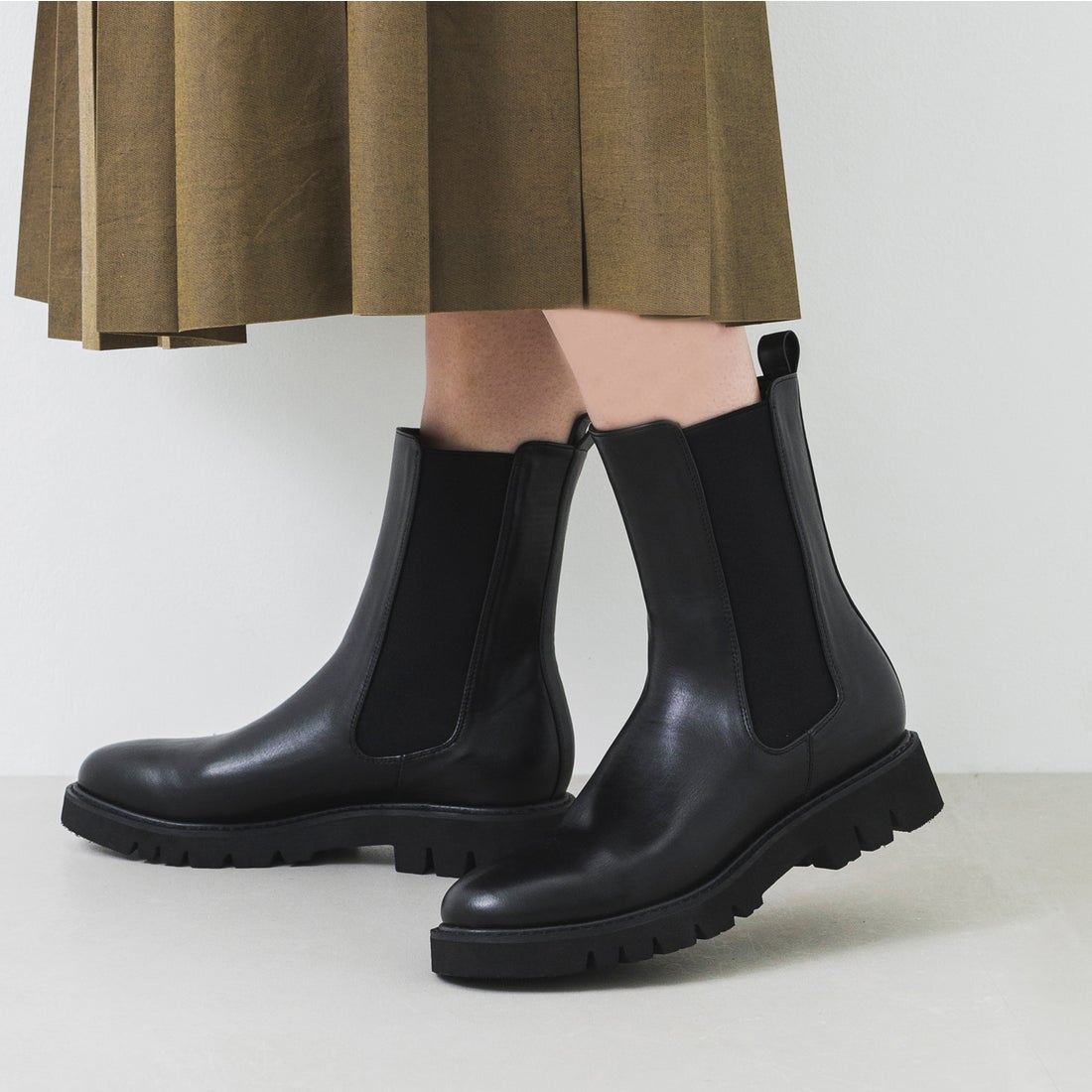 軽量で足に馴染む【EVOL/イーボル】 本革サイドゴアブーツ IR8076