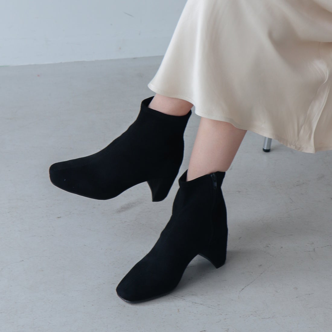 EVOL/イーボル】 ソフトストレッチ7cmヒールショートブーツ IX5478