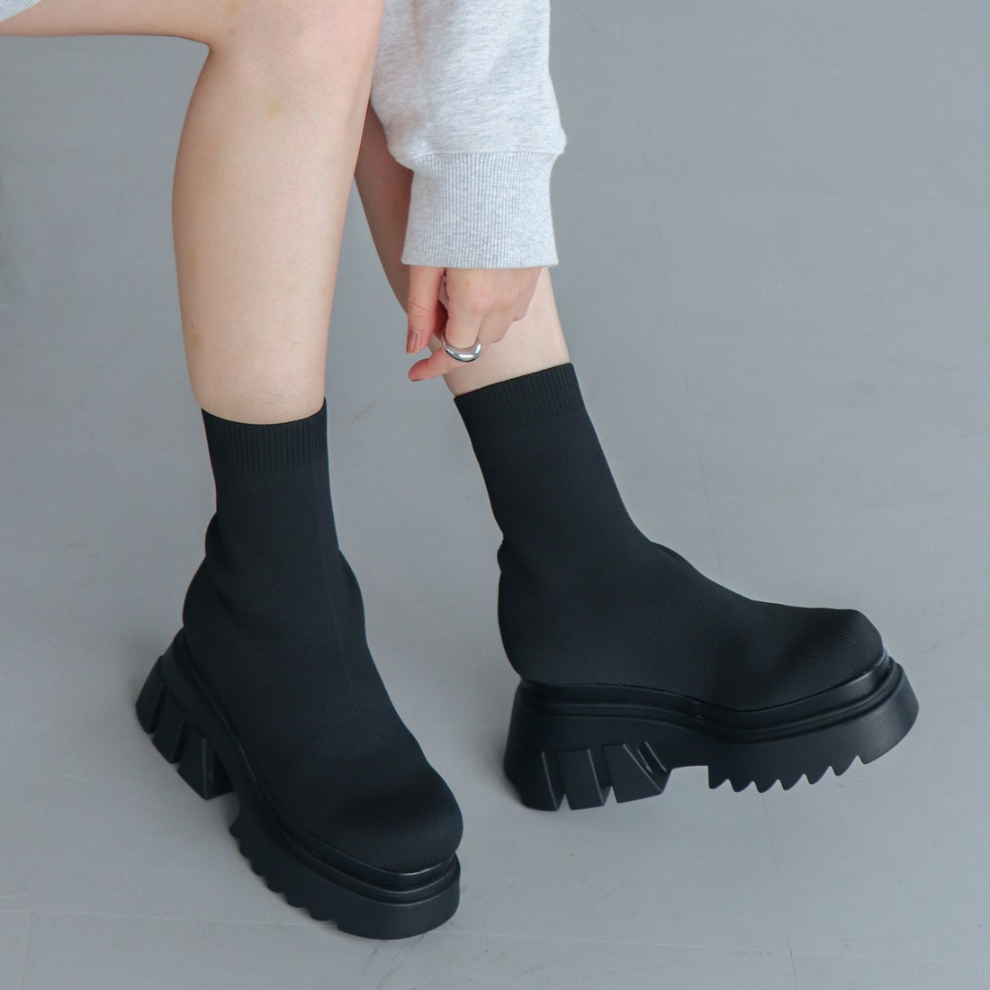 EVOL/イーボル】 厚底ニットショートブーツ IX5566 （ブラック