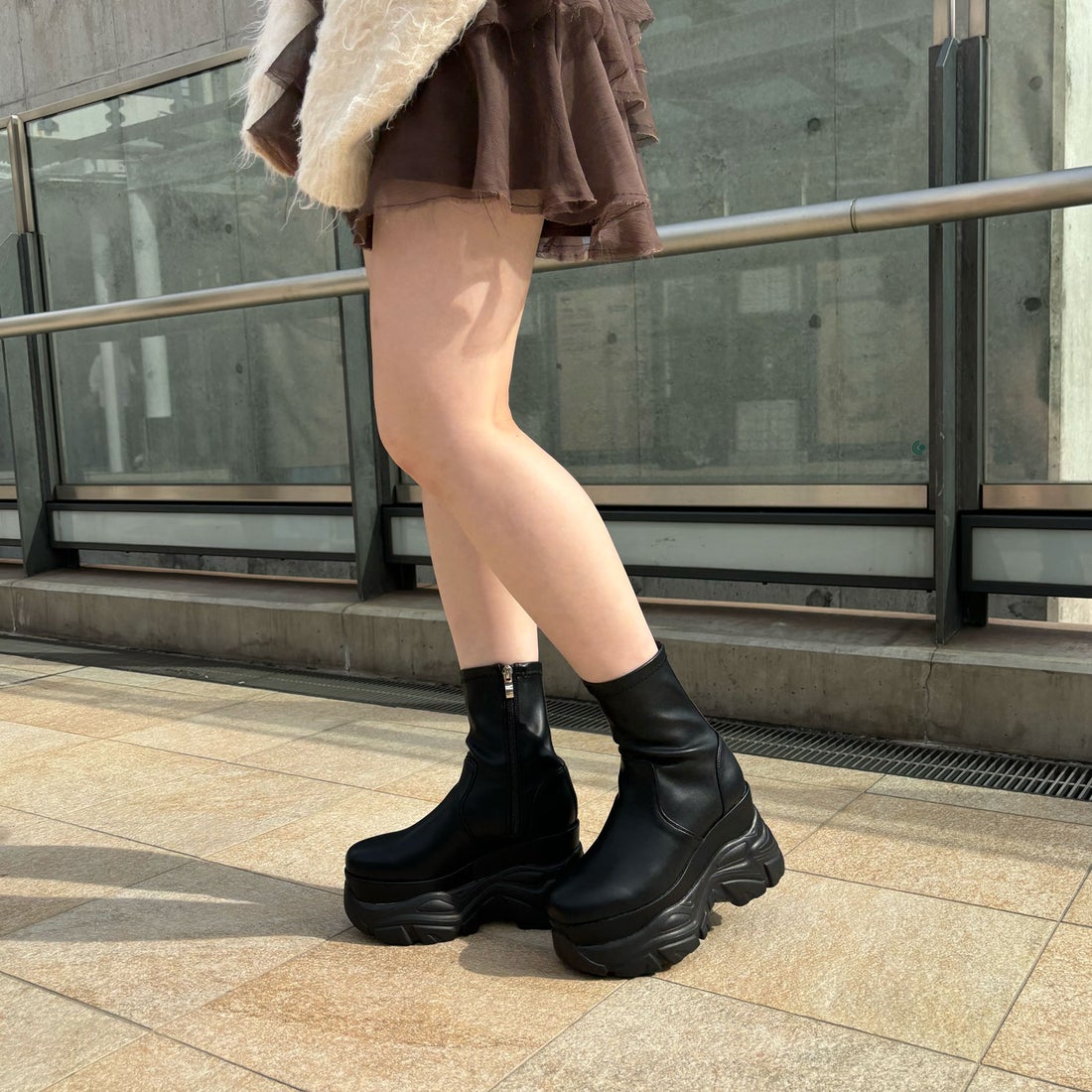 EVOL/イーボル】 厚底ストレッチブーツ IX5489 （ブラック） -【公式