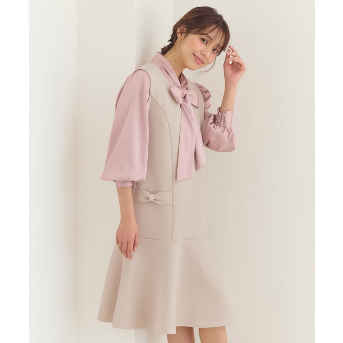 フェルゥ Feroux 【洗える】サテン ボウタイブラウス （ピンク系