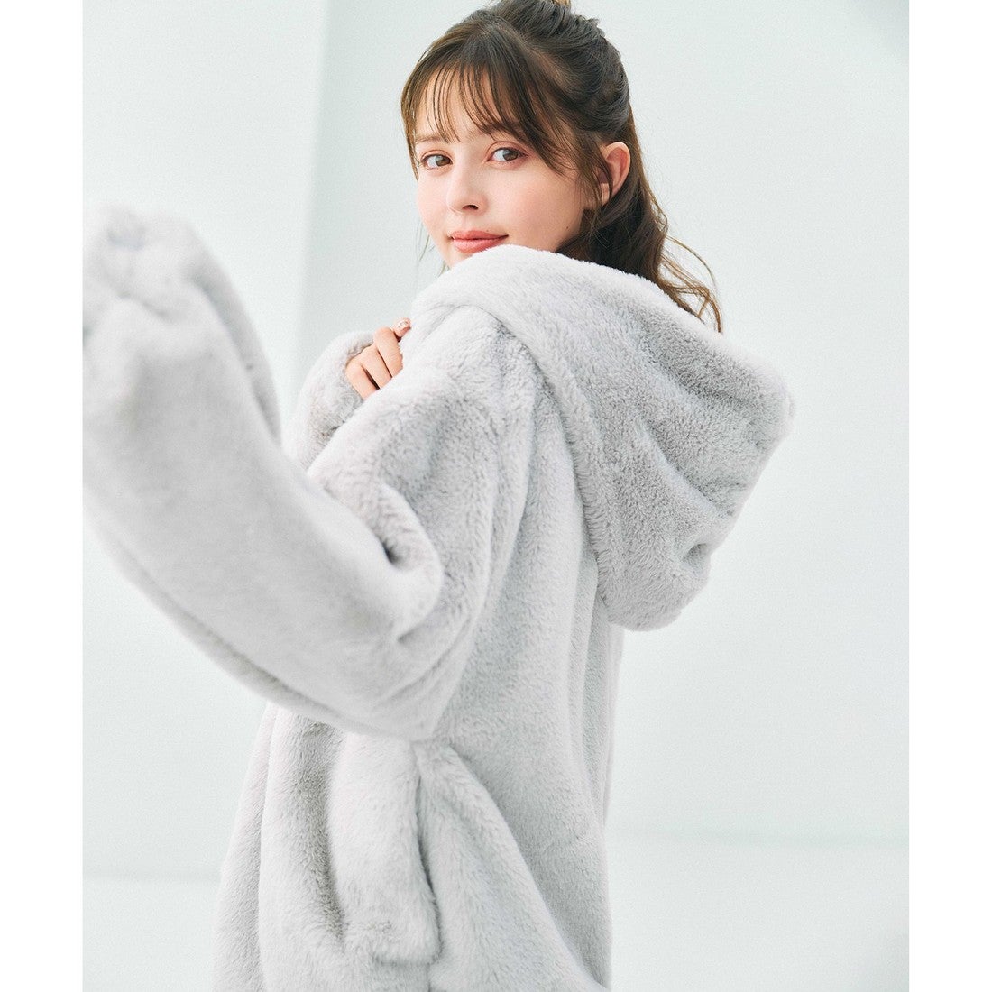 Feroux 【洗える】フード付きフェイクファー パーカー （アイボリー系