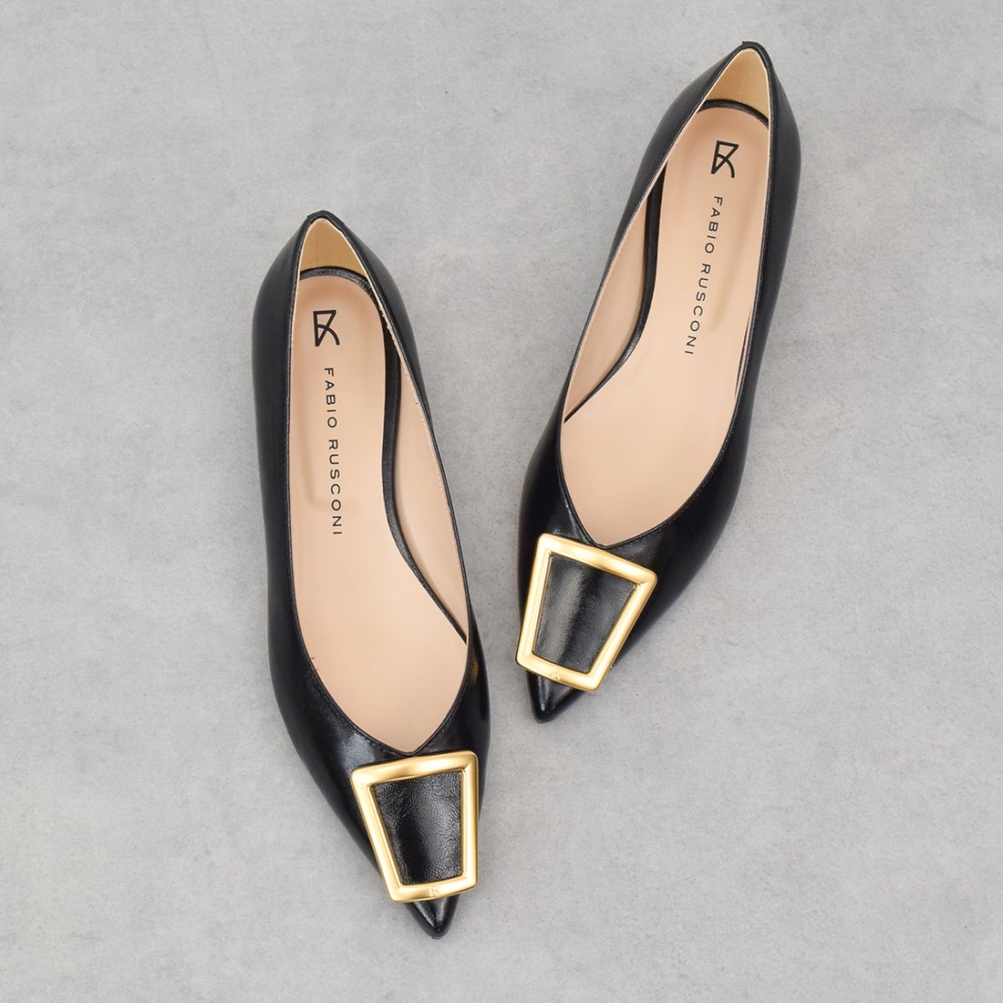 ファビオルスコーニ FABIO RUSCONI ポインテッドトウバックルパンプス