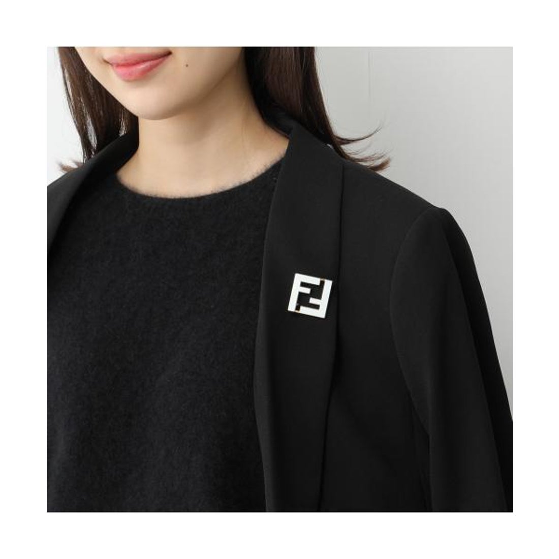 はいやー FENDI ブローチ ホワイト はいやー FENDI ブローチ ホワイト
