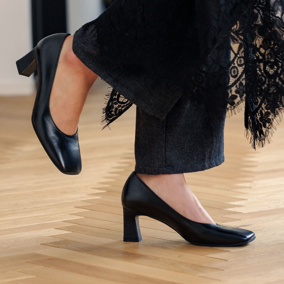 ヒミコ 卑弥呼 ワイドスクエアトゥヒールパンプス/631303 （レッド