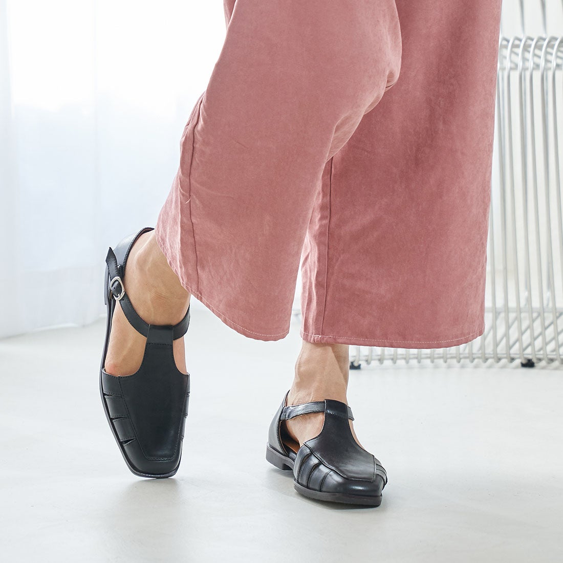 ing 【WEB限定】Tストラップデザインシューズ （ブラック） -Mode et