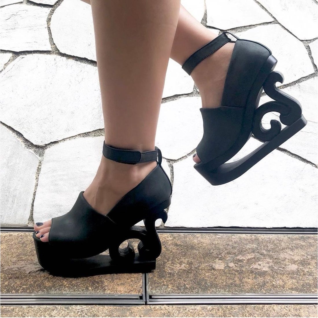 ジェフリーキャンベル Jeffrey Campbell スケートヒール ストラップ