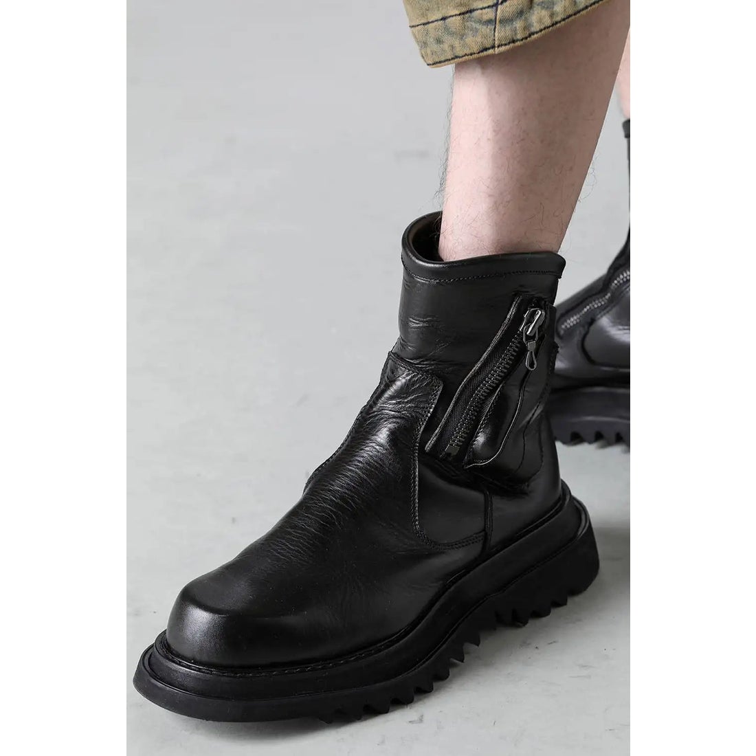 ユリウス JULIUS Cow Leather Side Zip Boots （BLACK） -デザイナーズ