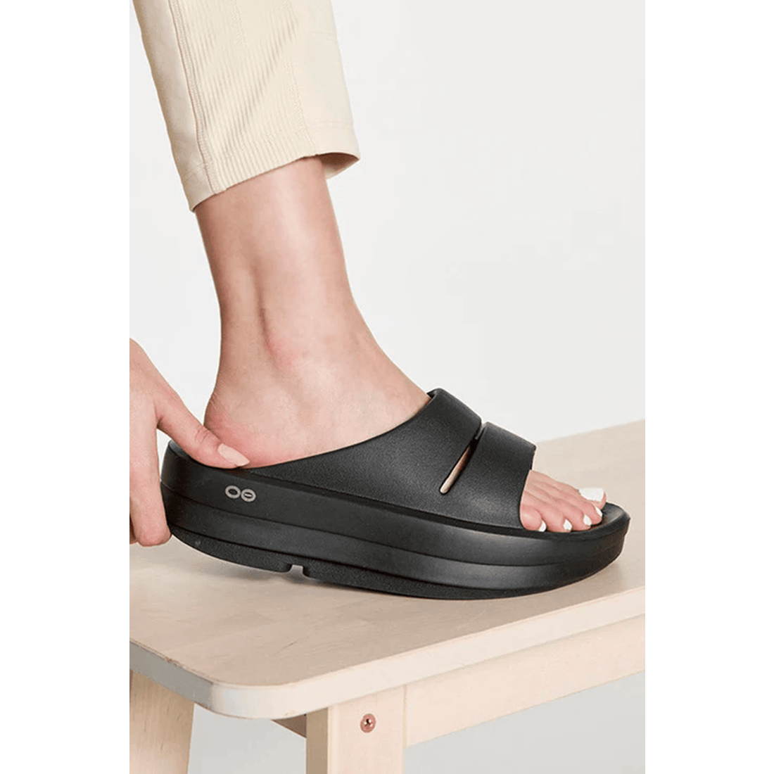 ウーフォス OOFOS Oomega Ooahh - ウーメガ ウーアー （black） 通販