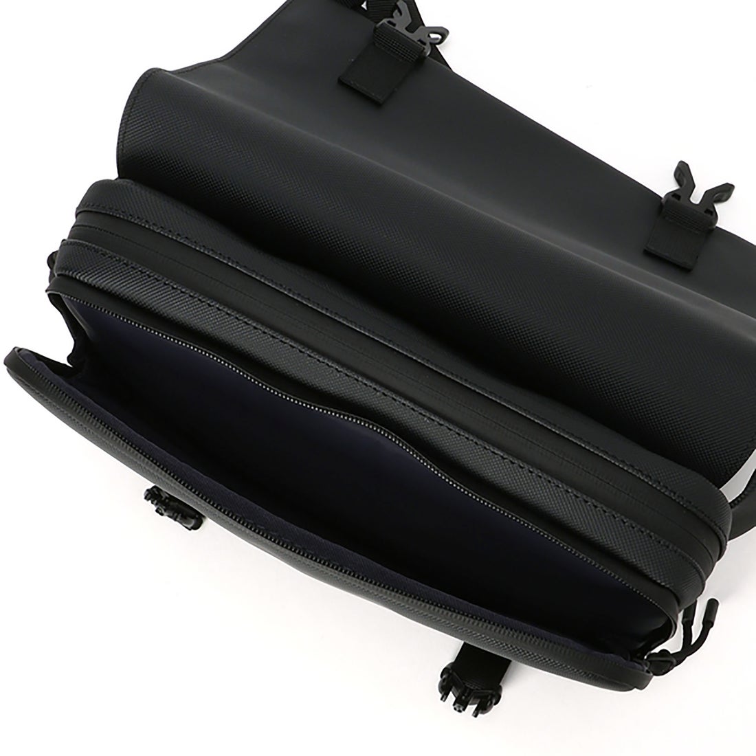 ラコステ LACOSTE LCST メッセンジャーバッグ （ブラック