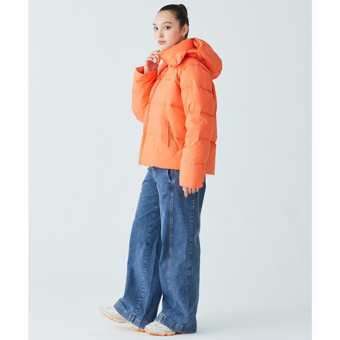 ラコステ LACOSTE ウィメンズショートダウンジャケット（オレンジ