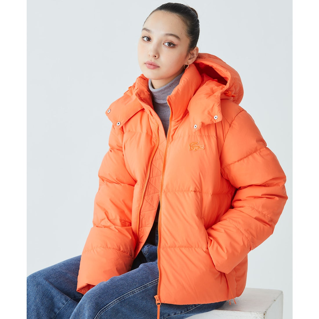 ラコステ LACOSTE ウィメンズショートダウンジャケット（オレンジ
