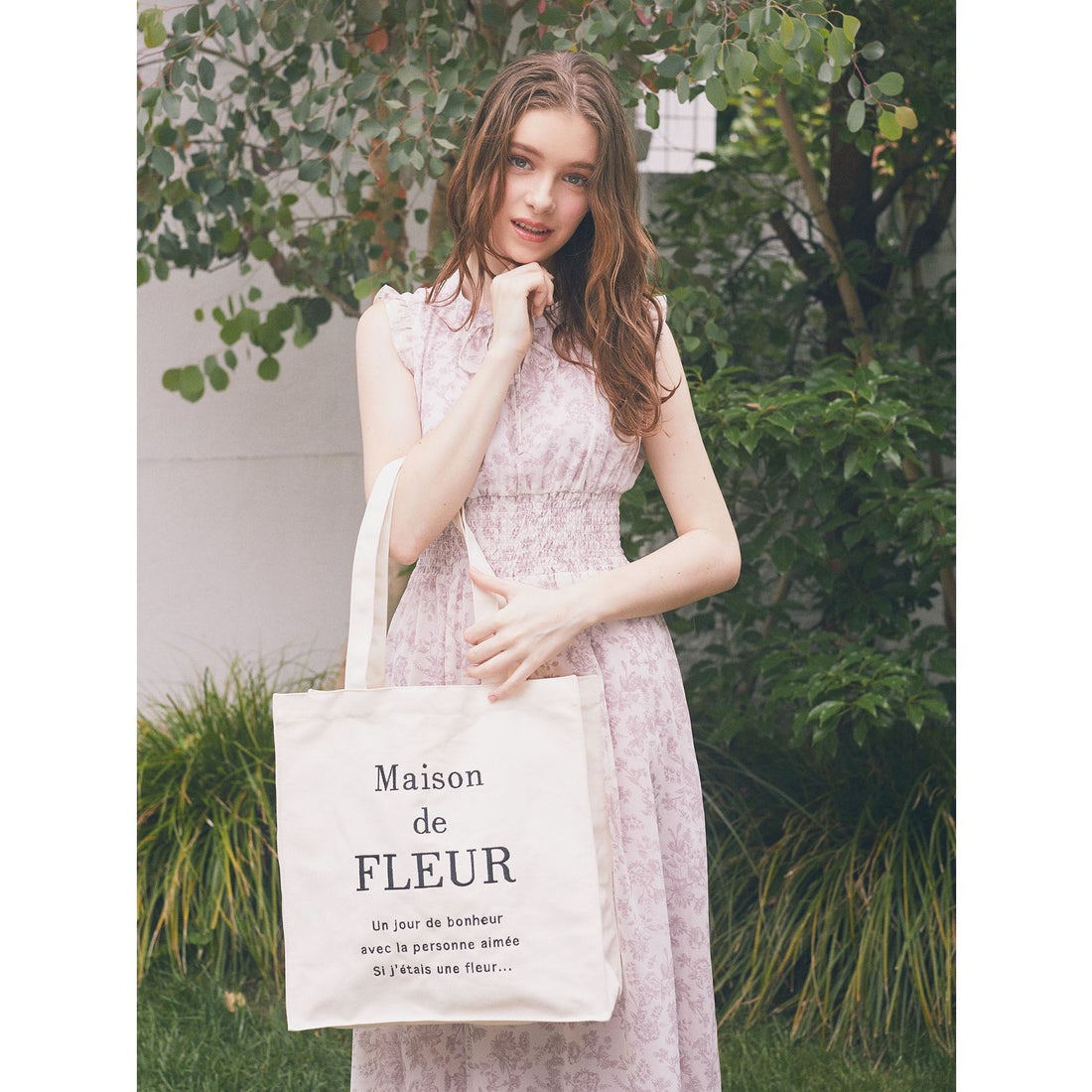 メゾン ド フルール Maison de FLEUR ブランドロゴ刺繍スクエアトート