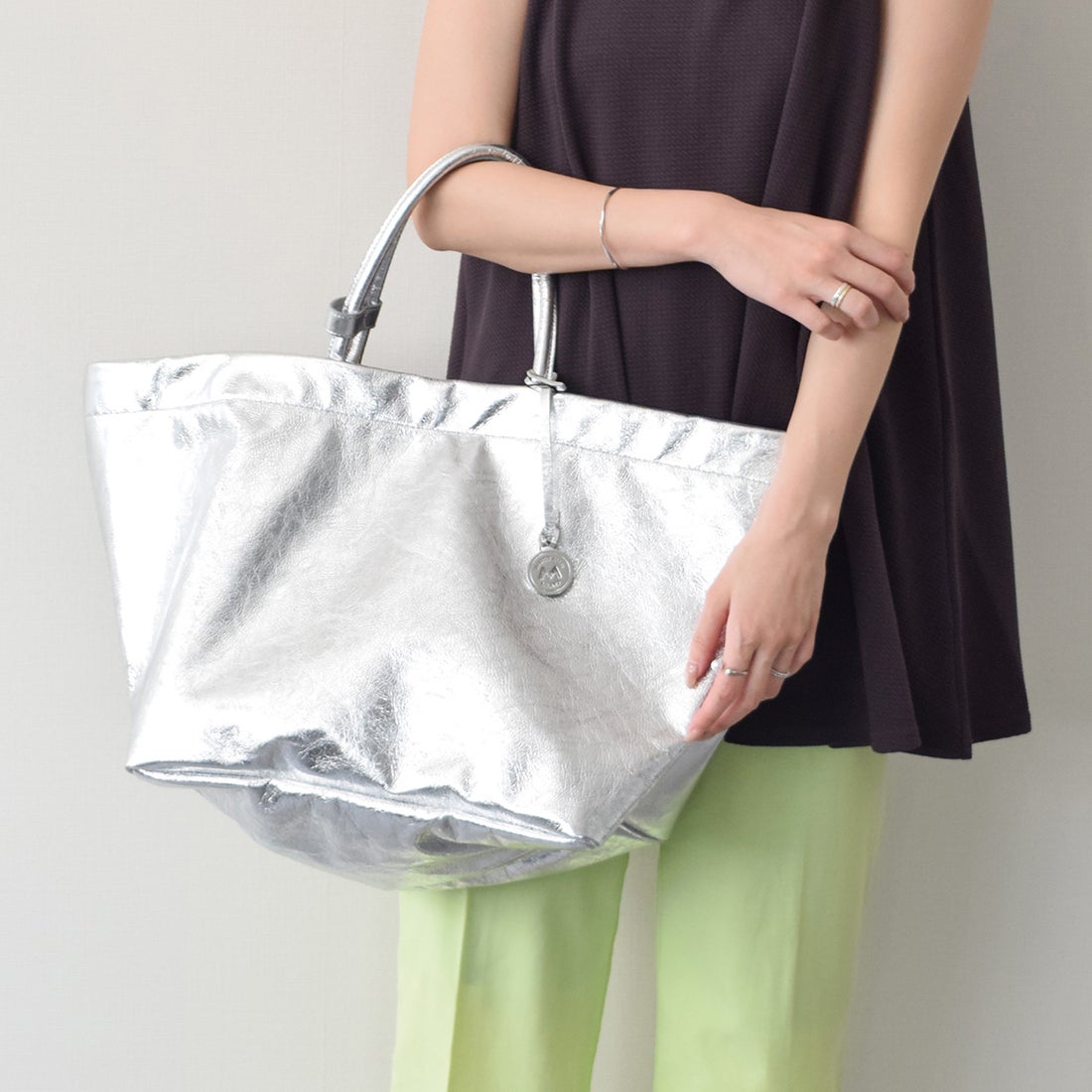 マルコ マージ MARCO MASI メタリックレザートートバッグ （シルバー