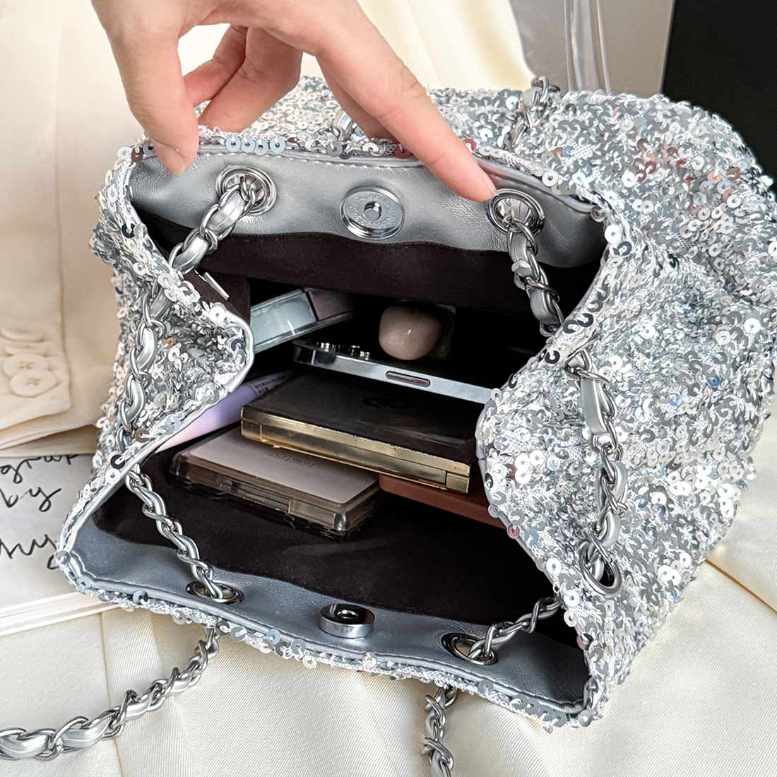 メゾンドラティール maison de LATIR スパンコールチェーンショルダー