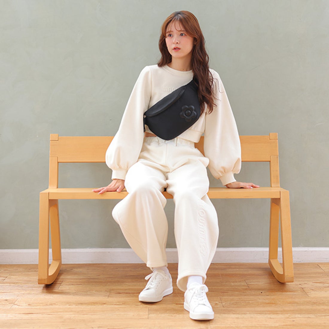 マリークワント MARY QUANT デイジーパッチライト ボディバッグ