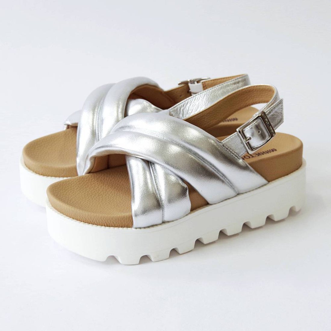 ミネトンカ MINNETONKA クロスベルト厚底サンダル 23m03-sil（SILVER