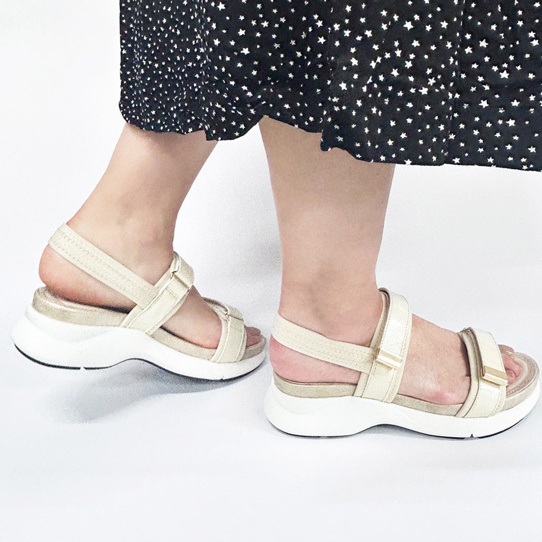 ムーム MUUM メタルパーツダブルベルトスポーツサンダル （BL