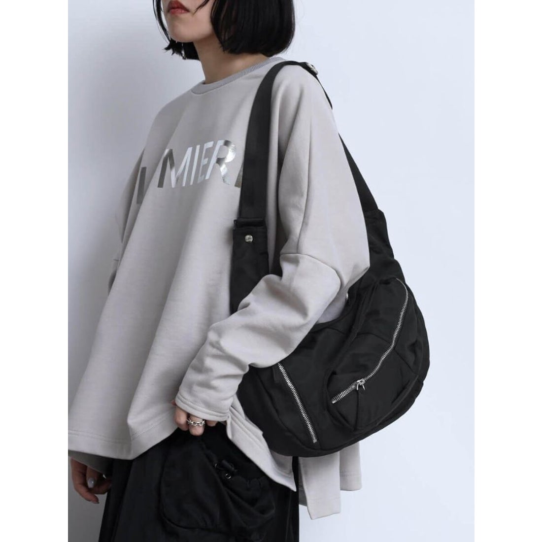 ヌエール nouer nouer ハーフムーンショルダーバッグ （ブラック） -靴