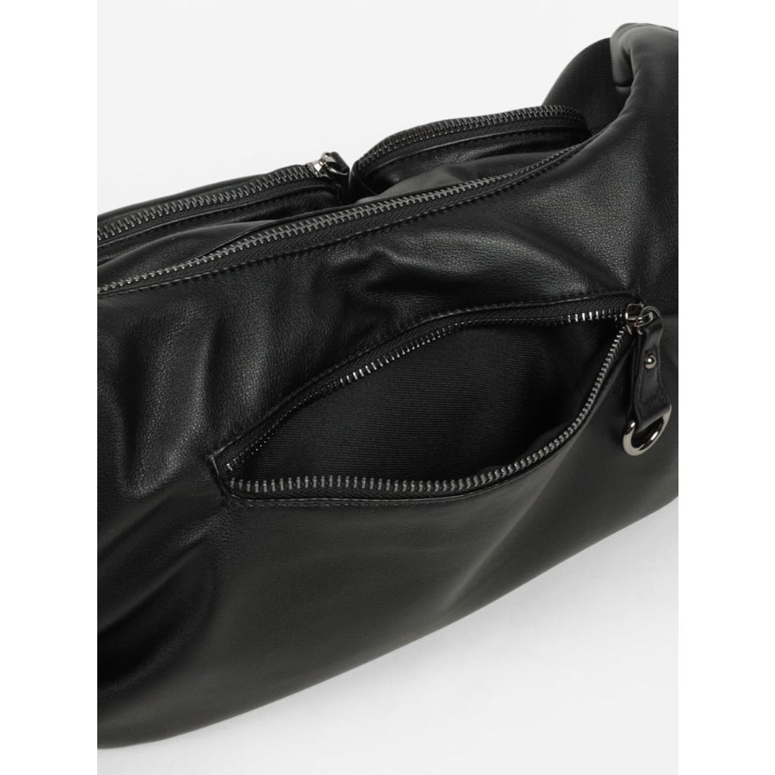 ヌエール nouer レザーライクマルチポケットボディバッグ （ブラック