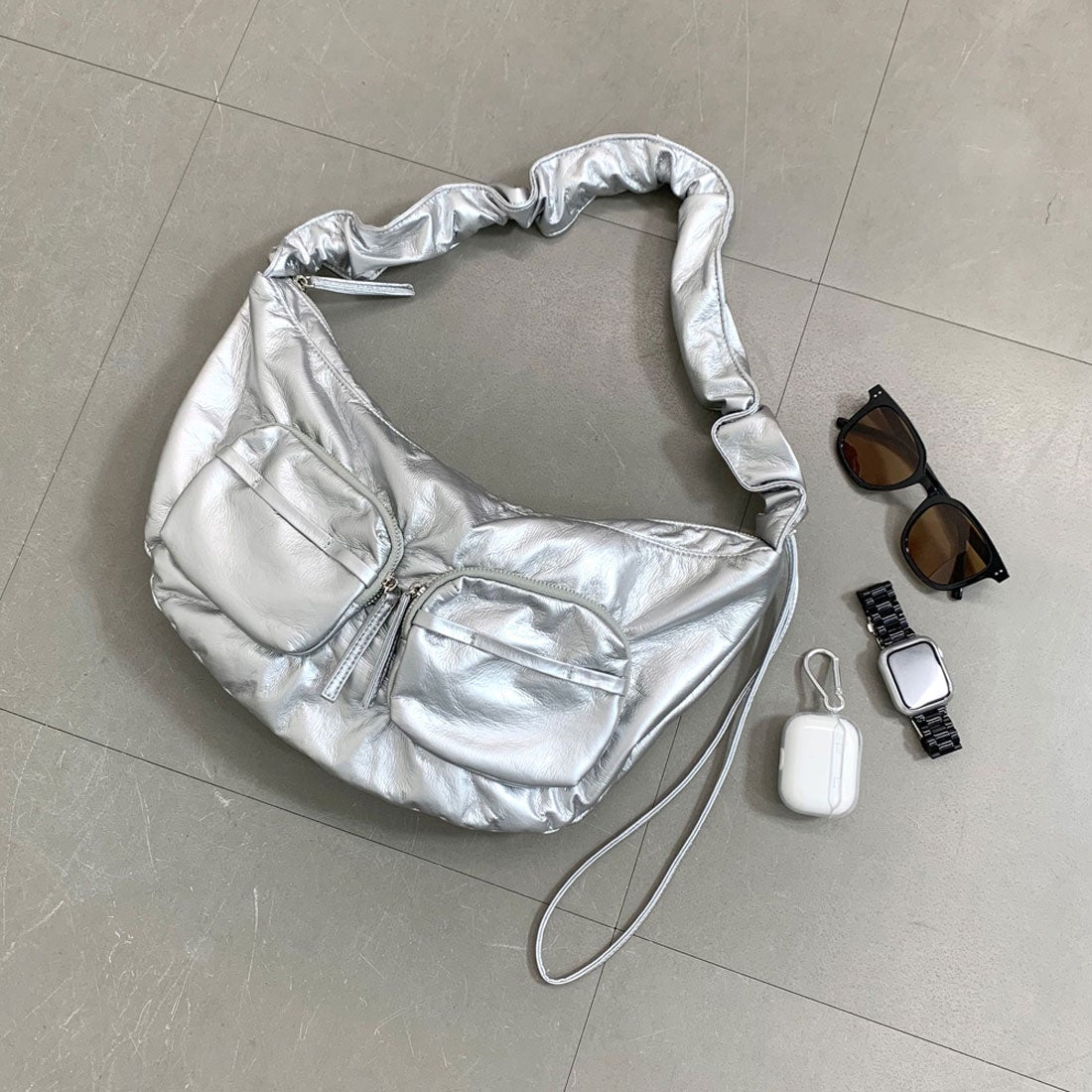 ノンヘッジ non-hedge ポケクシュクシュショルダーバッグ （シルバー