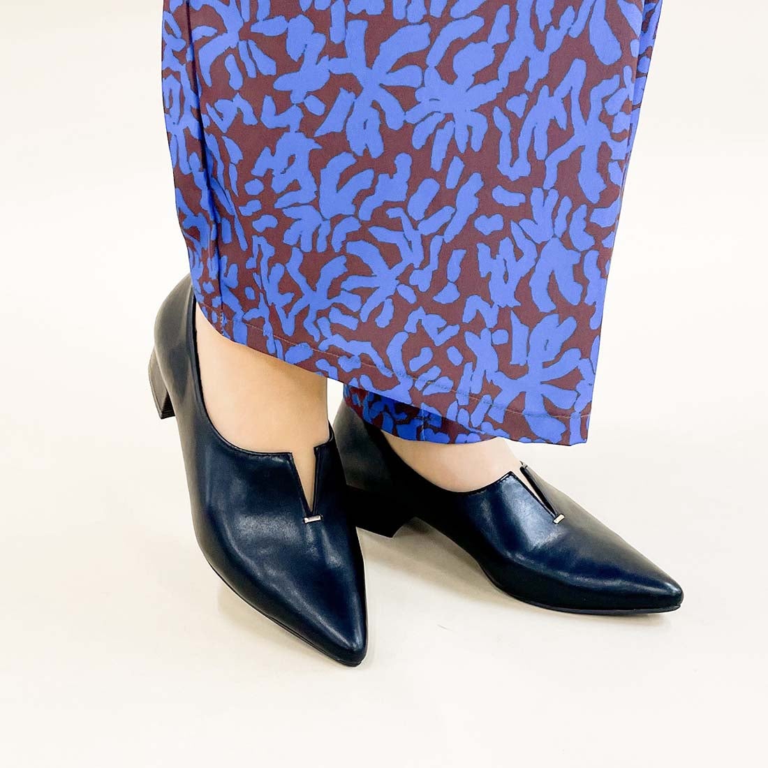 ノヤウ noyau ポインテッドトゥスリットフラットパンプス （ブラック