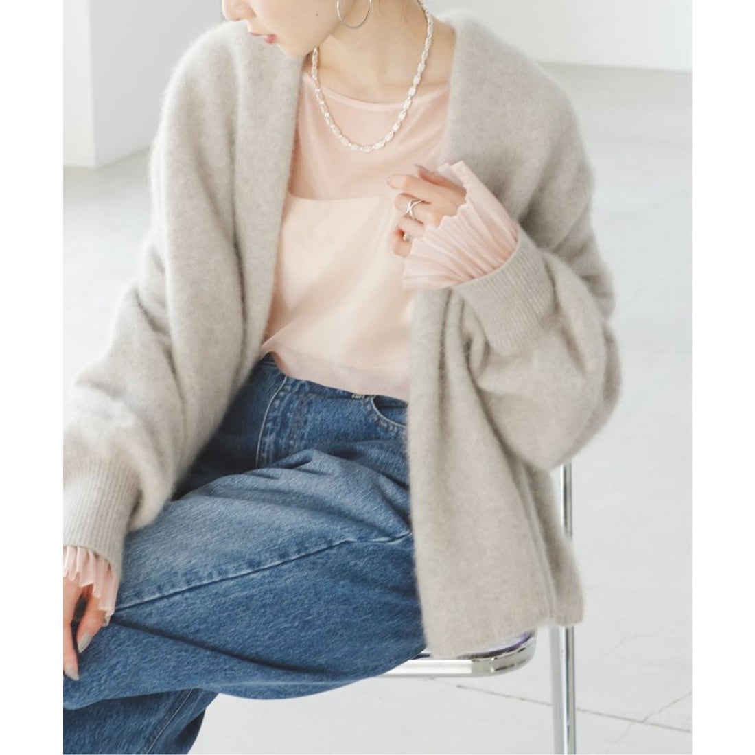 ノーブル NOBLE パールシアープリーツカフスブラウス （ベージュ