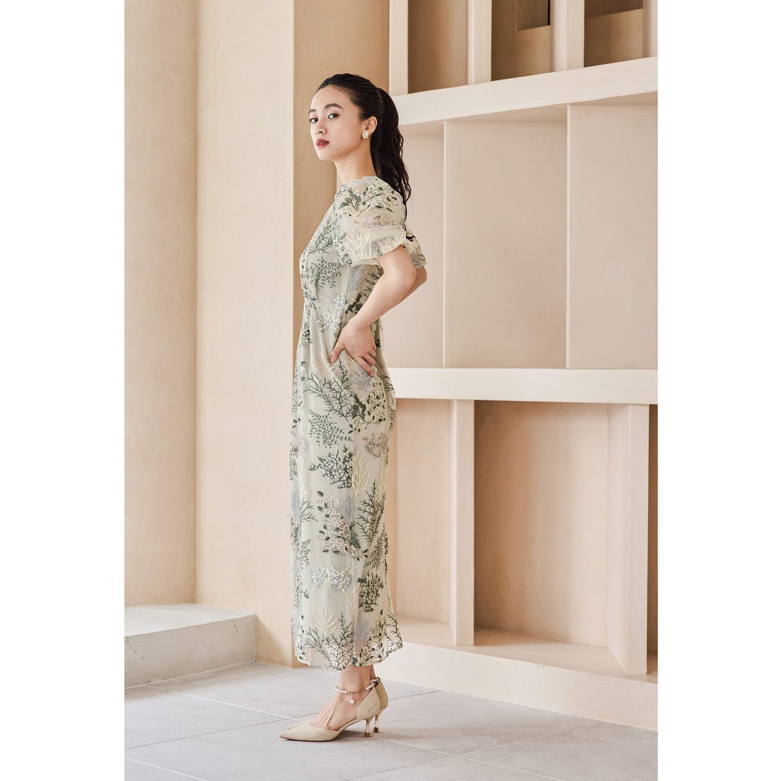 ニアナ niana フラワー刺繍レースペンシルドレス 結婚式 成人式 二次会