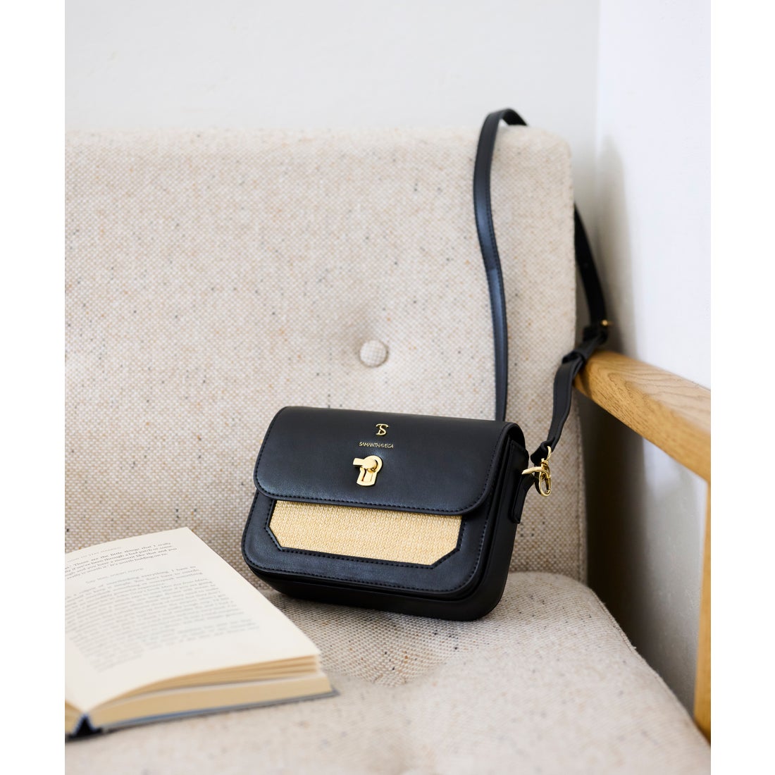 サマンサベガ SAMANTHAVEGA パナマ風ベルト金具ショルダーバッグ