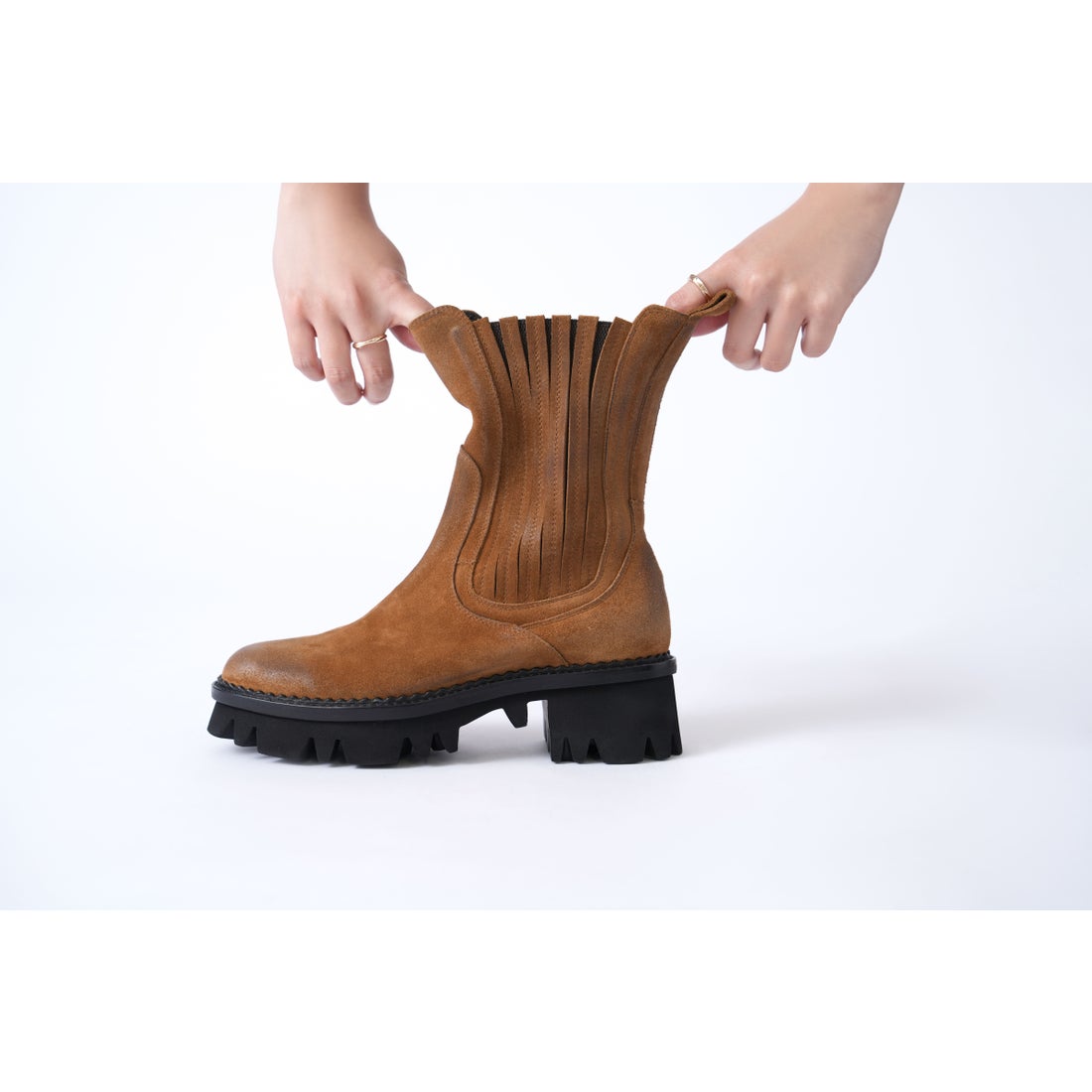 サヤ SAYA 5.5cm本革ラウンドトウ厚底チェルシーブーツ （ブラウン