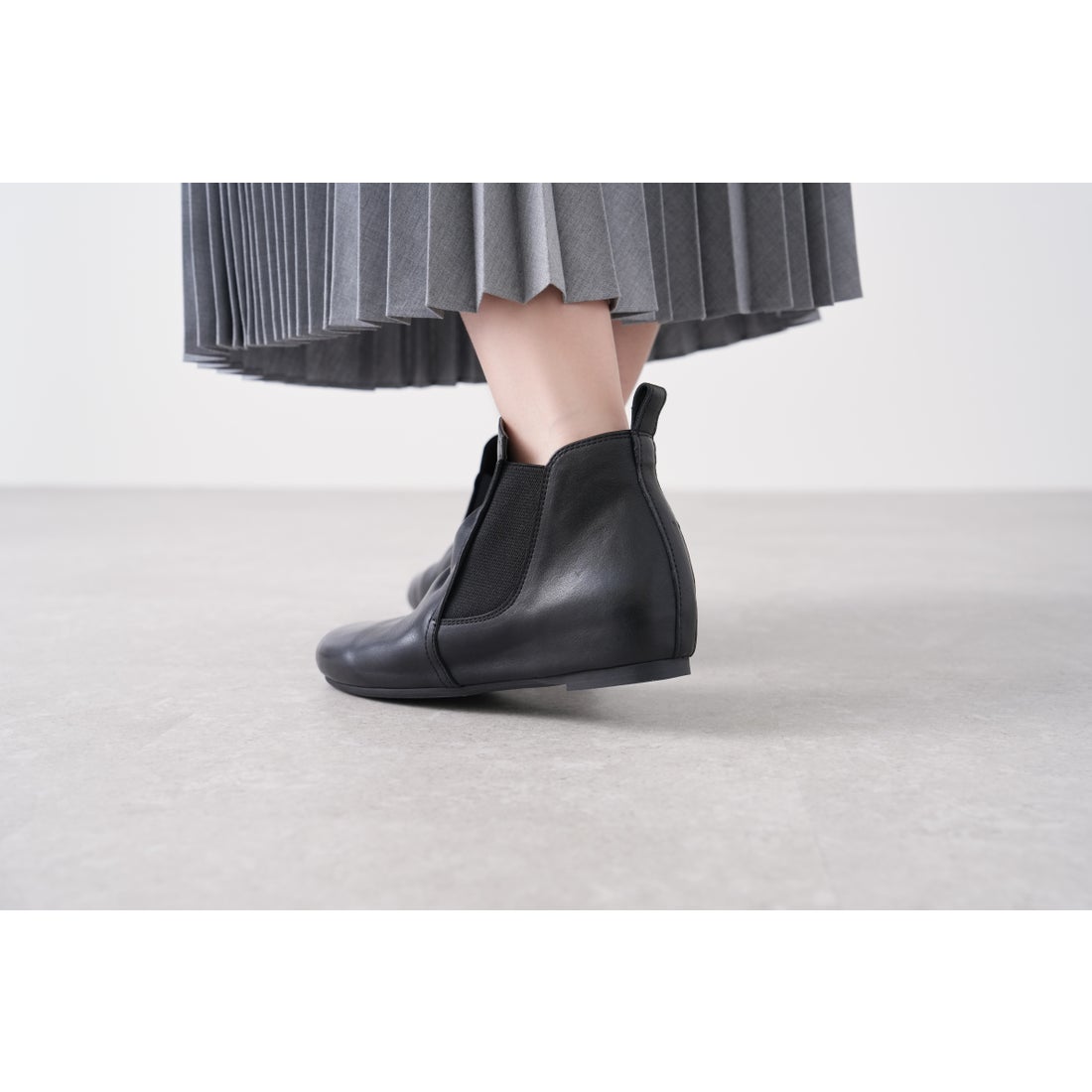 サヤ SAYA 本革プラット製法サイドゴアブーツ （ブラック） -【公式