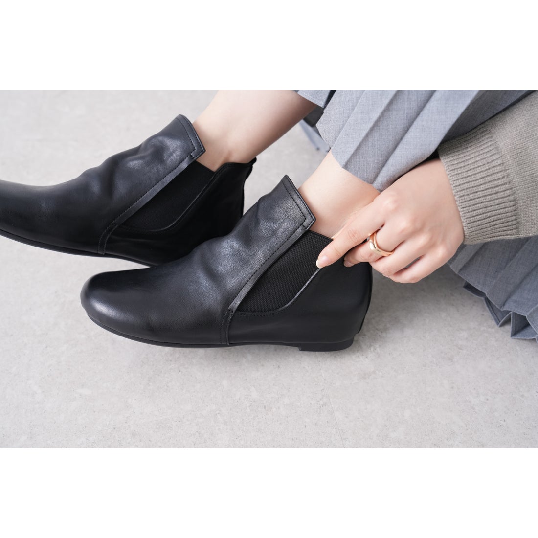 サヤ SAYA 本革プラット製法サイドゴアブーツ （ブラック） -【公式