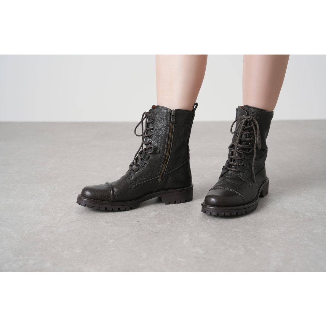 サヤ SAYA レースアップショートブーツ （ダークグレイ） -【公式